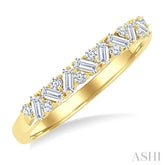 1/3 Ctw Zig Zag Scatter Baguette and Round Cut Diamond Fashion Band in 14K Yellow Gold