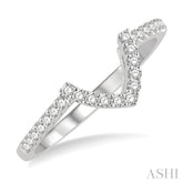 1/5 Ctw Chevron Center Round Cut Diamond Wedding Band in 14K White Gold