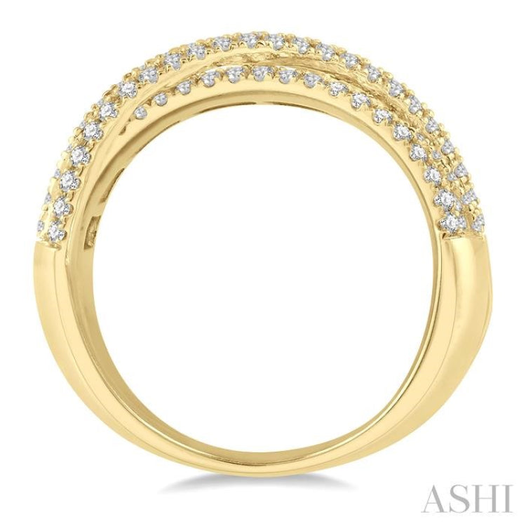 1 1/4 Ctw Split Cross Over Baguette and Round Cut Diamond Fashion Ring in 14K Yellow Gold