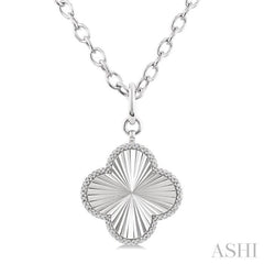 1/10 Ctw Clover Fluted Medallion Round Cut Diamond Pirouette Pendant With Chain in Sterling Silver