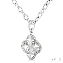1/10 Ctw Clover Fluted Medallion Round Cut Diamond Pirouette Pendant With Chain in Sterling Silver