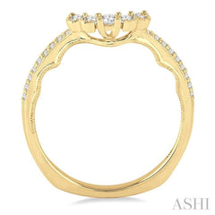 1/4 ctw Round Cut Diamond Wedding Band in 14K Yellow Gold
