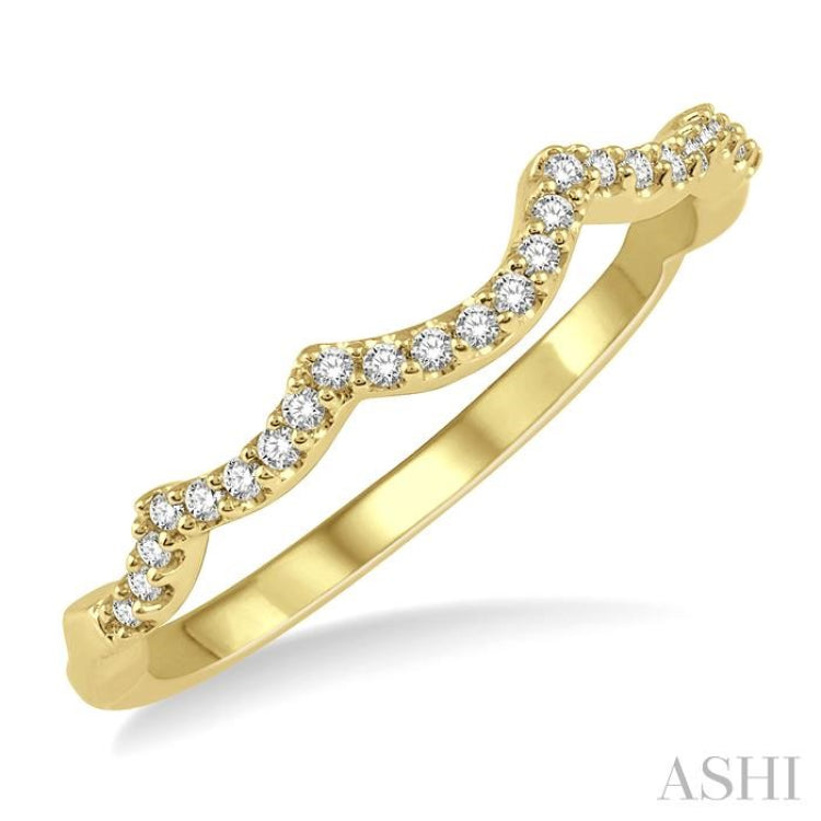 1/10 ctw Waves Round Cut Diamond Wedding Band in 14K Yellow Gold