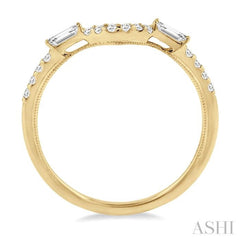 1/4 ctw Round and Baguette Diamond Wedding Band in 14K Yellow Gold