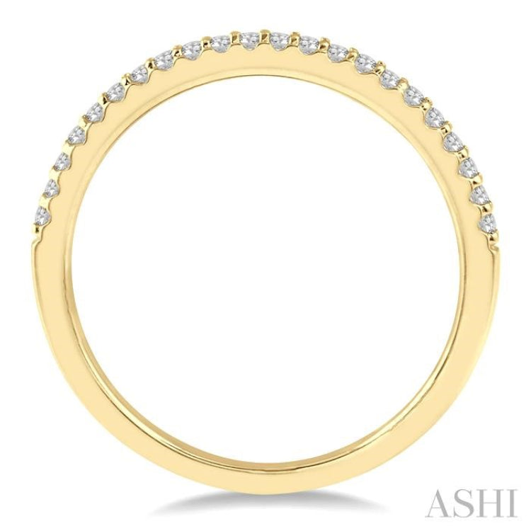 1/6 ctw Round Cut Diamond Wedding Band in 14K Yellow Gold