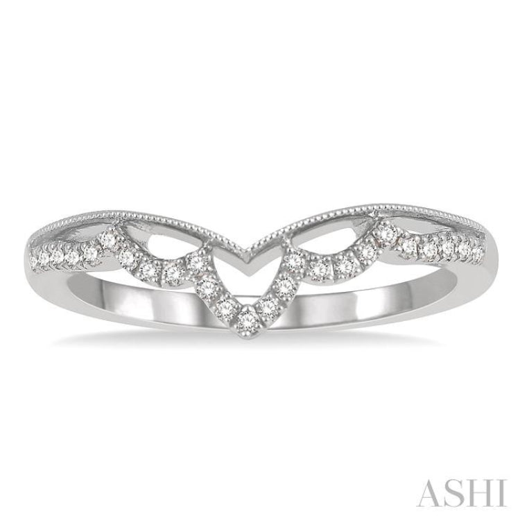 1/8 ctw Milgrain Chevron Center Scallop Base Round Cut Diamond Wedding Band in 14K White Gold