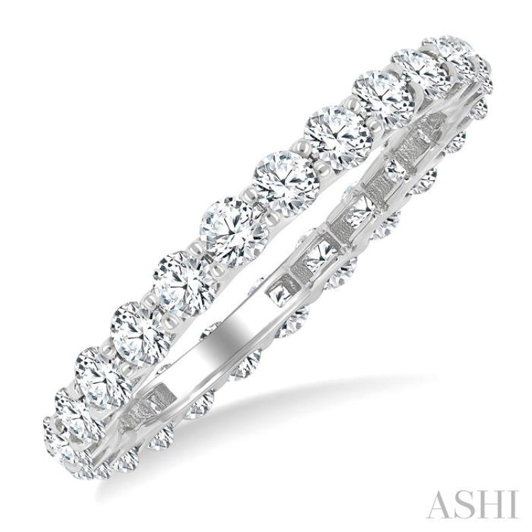 1/2 Ctw Round Cut Diamond Eternity Band in 14K White Gold