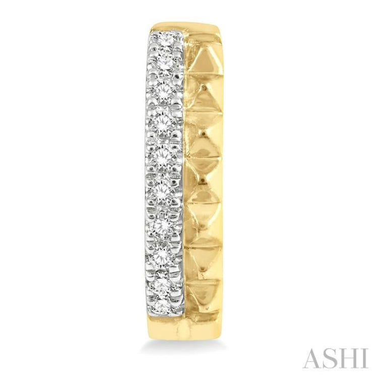1/4 ctw Pyramid Round Cut Diamond Hoop Earrings in 14K Yellow Gold