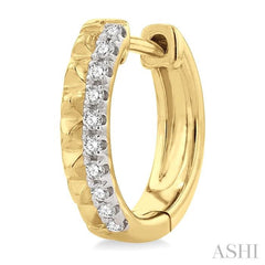 1/4 ctw Pyramid Round Cut Diamond Hoop Earrings in 14K Yellow Gold