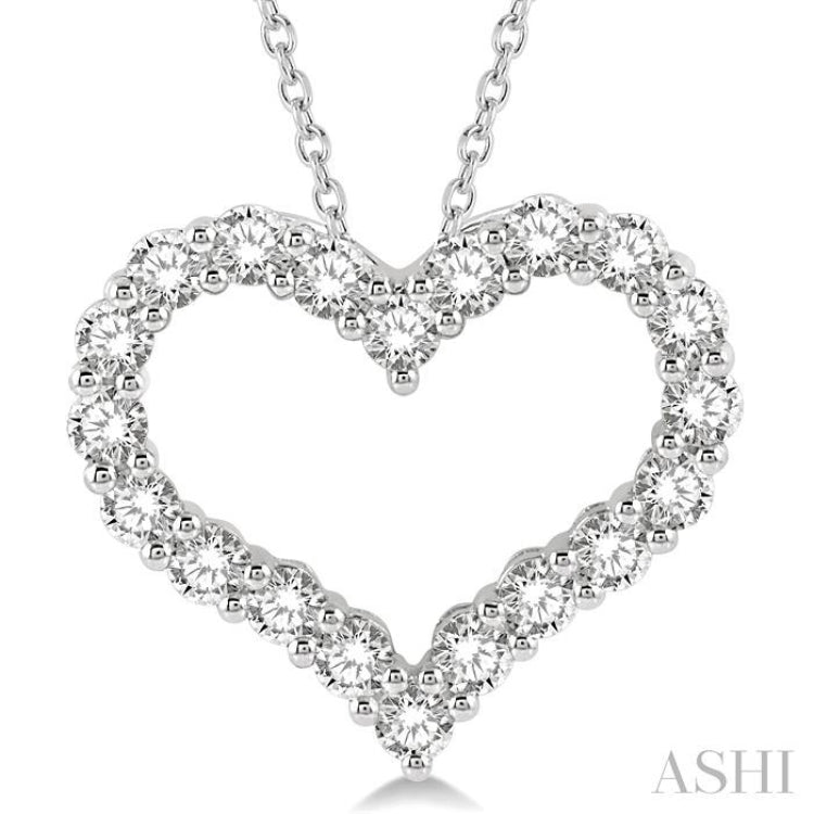1 1/2 Ctw Heart Shape Round Cut Diamond Pendant With Chain in 14K White Gold