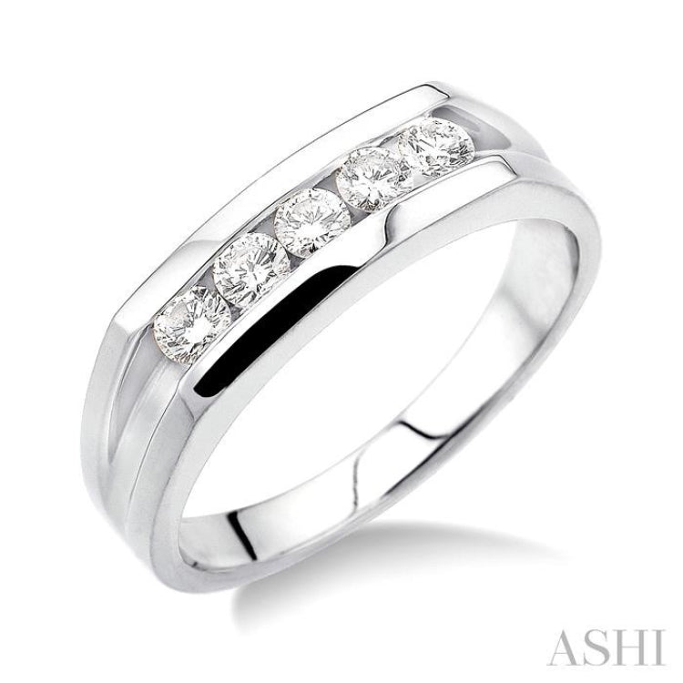 1/2 Ctw Channel Set Round Cut Diamonds Men's Ring in 14K White Gold