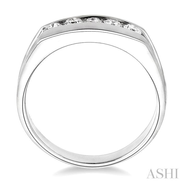 1/2 Ctw Channel Set Round Cut Diamonds Men's Ring in 14K White Gold