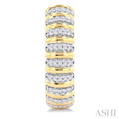 1/4 Ctw Ribbed Round Cut Diamond Half Hoop Earring in 14K Yellow Gold