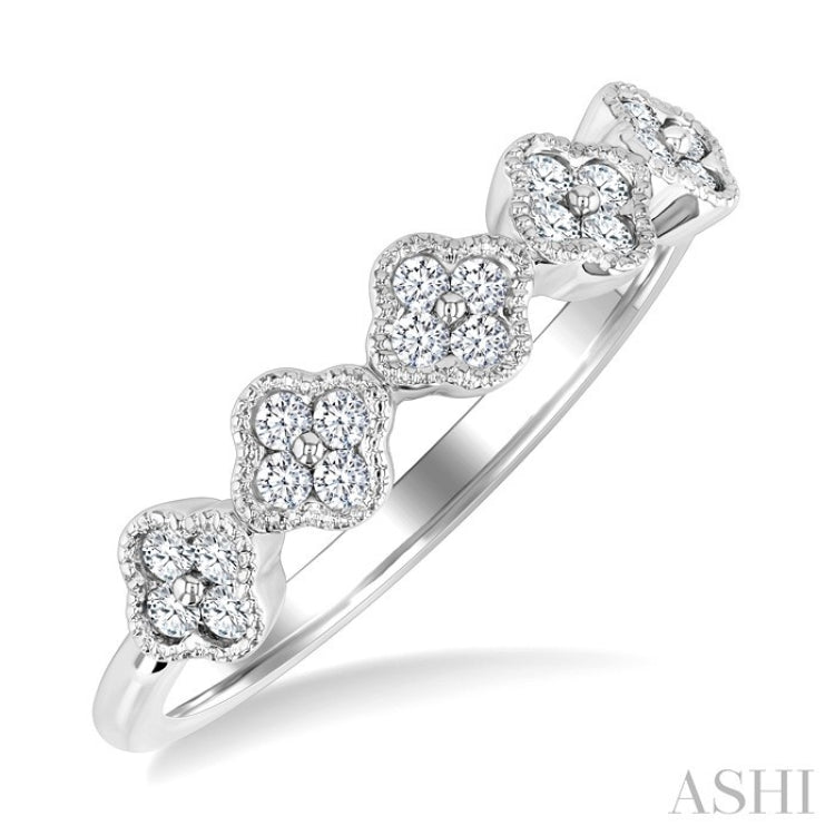 1/4 Ctw Clover Motif Round Cut Diamond Fashion Ring in 14K White Gold