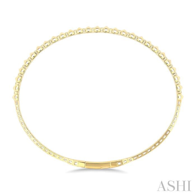 1/5 Ctw Round Cut Diamond Pyramid Flex Bangle in 14K Yellow Gold