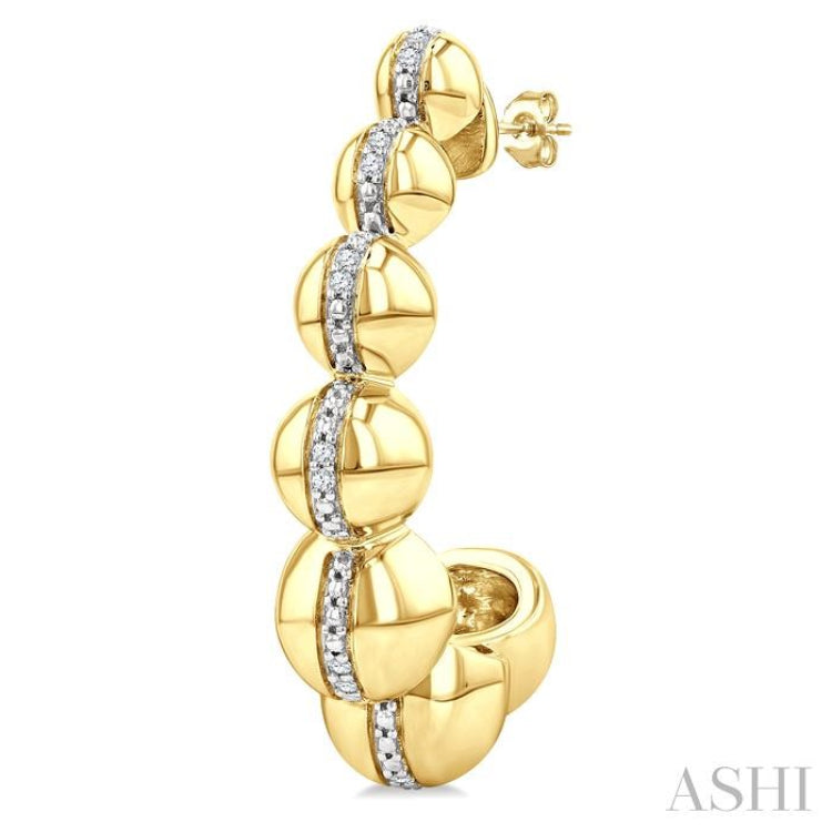 1/10 Ctw Bold Graduated Hemisphere Round Cut Diamond Fashion Half Hoop Earrings in Yellow Gold Vermeil