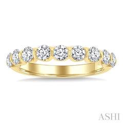 1 Ctw Wavy Channel Set 9-Stone Round Cut Diamond Fashion Band in 14K Yellow Gold