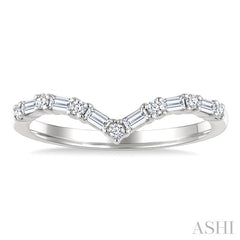 1/4 Ctw Baguette and Round Cut Diamond Chevron Fashion Ring in 14K White Gold