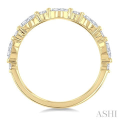1/2 Ctw Bold V-Shaped Center Marquise and Round Cut Diamond Fashion Band in 14K Yellow Gold