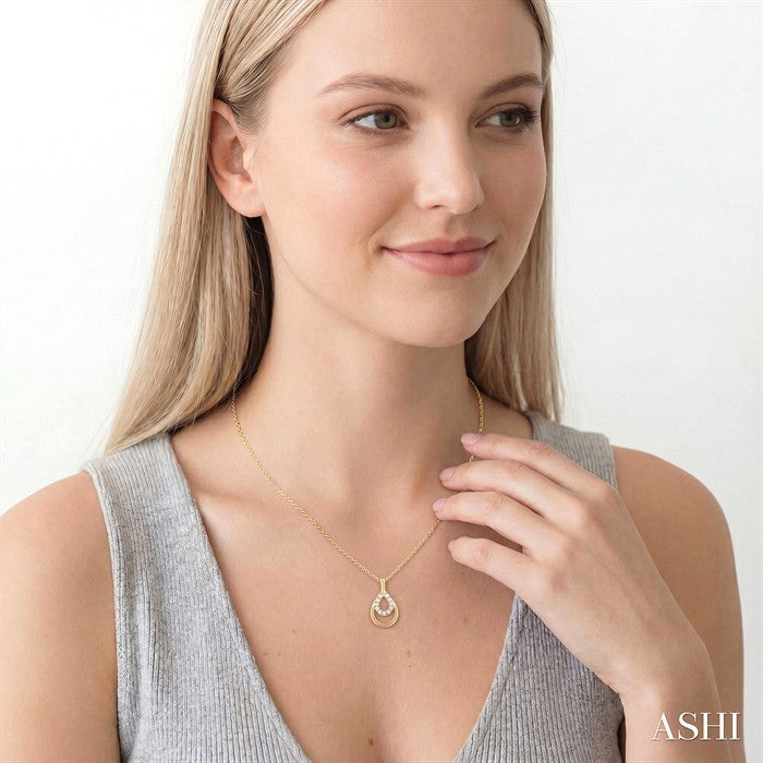 1/10 Ctw Overlay Pear Shaped Frame Round Cut Golden Glow Diamond Fashion Drop Petite Pendant With Chain in 10K Yellow Gold