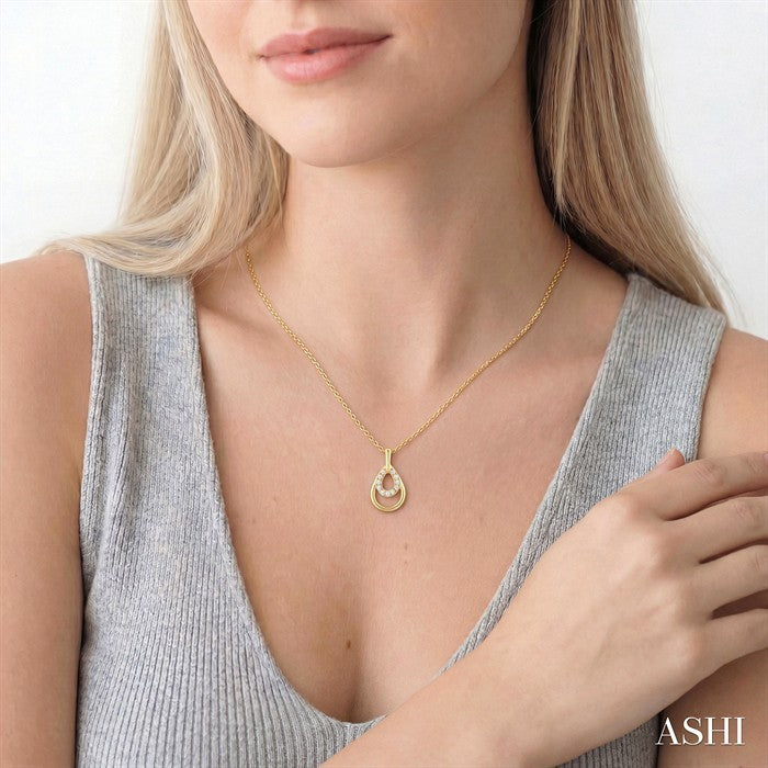 1/10 Ctw Overlay Pear Shaped Frame Round Cut Golden Glow Diamond Fashion Drop Petite Pendant With Chain in 10K Yellow Gold