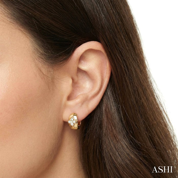 1/4 Ctw Blossom Center Round Cut Diamond Huggie Fashion Earrings in 14K Yellow Gold