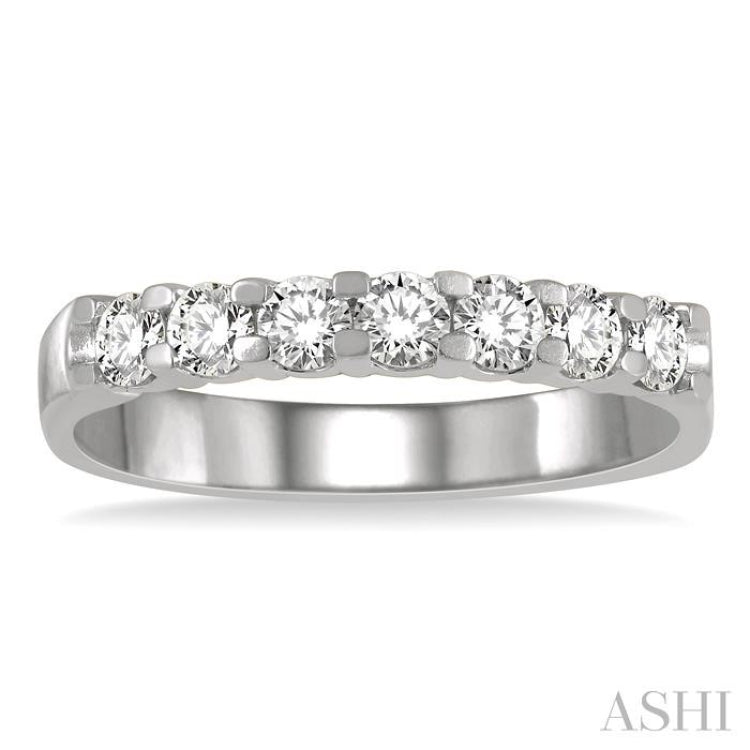 3/4 Ctw 7 Stone Round Cut Diamond Wedding Band in 14K White Gold