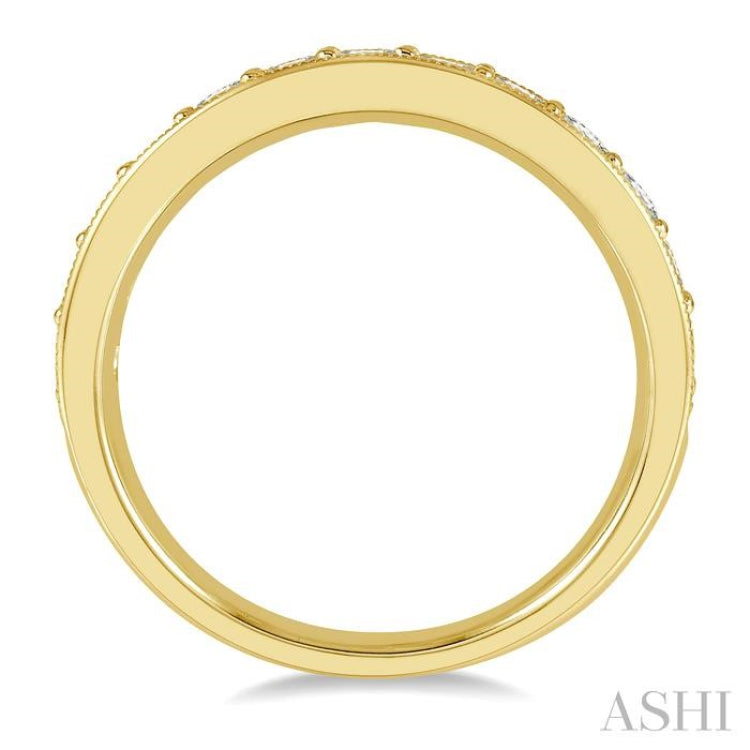 3/4 Ctw Round Cut Diamond Wedding Band in 14K Yellow Gold