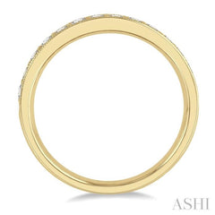 1/2 Ctw Round Cut Diamond Wedding Band in 14K Yellow Gold