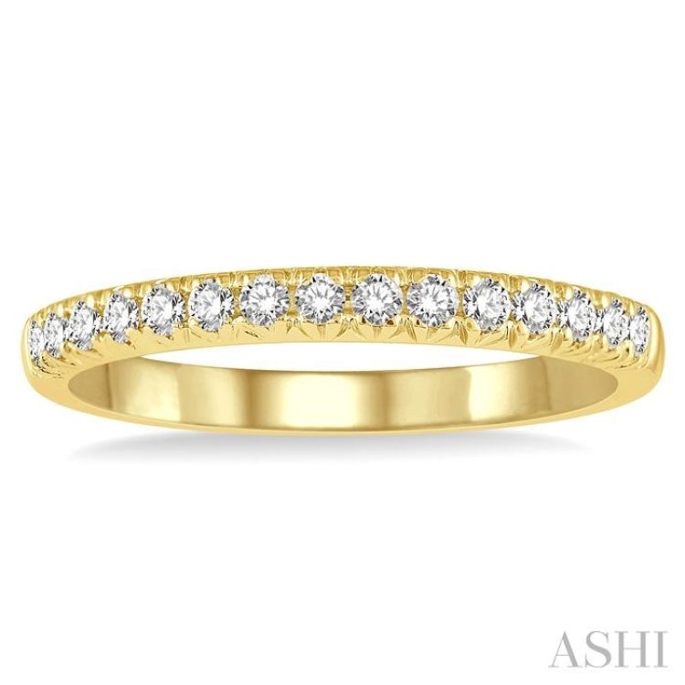 1/4 Ctw 15Stones Round Cut Diamond Wedding Band in 14K Yellow Gold