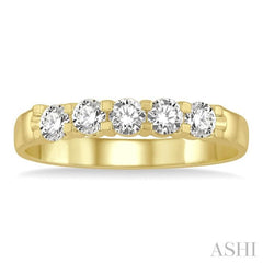 1/2 Ctw 5 Stone Round Cut Diamond Wedding Band in 14K Yellow Gold