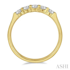 1/2 Ctw 5 Stone Round Cut Diamond Wedding Band in 14K Yellow Gold