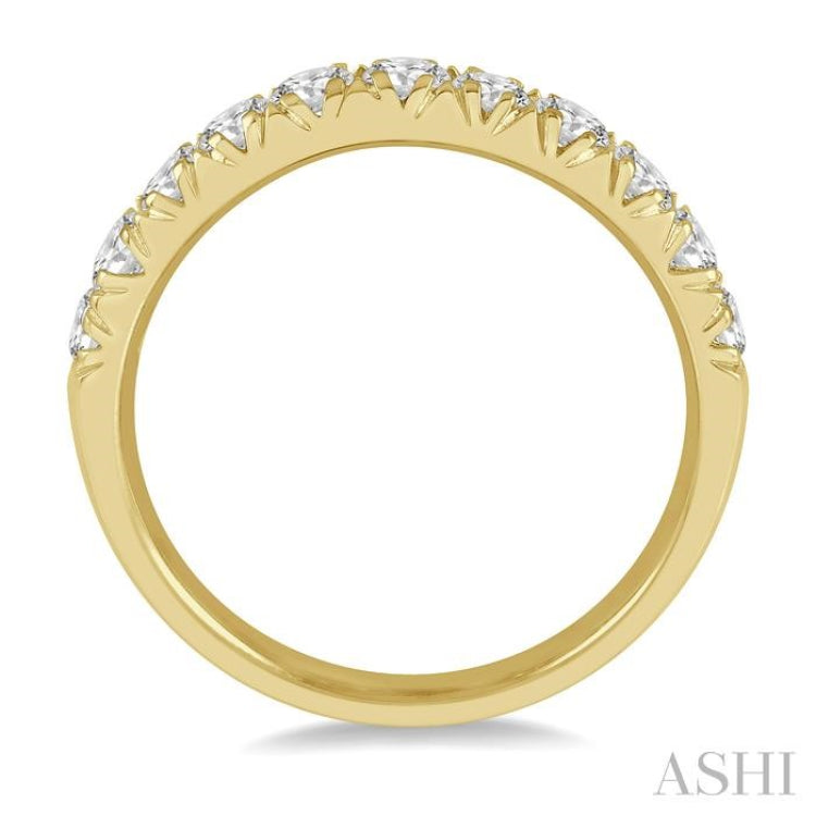 3/4 Ctw 11 Stone Round Cut Diamond Wedding Band in 14K Yellow Gold