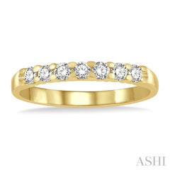 1/4 Ctw 7 Stone Round Cut Diamond Wedding Band in 14K Yellow Gold