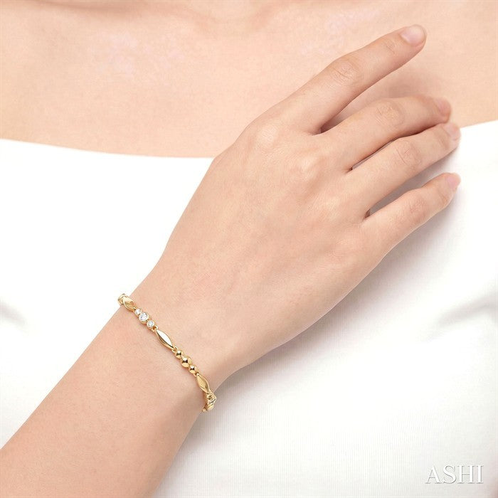1/4 Ctw Marquise & Trio Circular Mount Round Cut Diamond Fashion Bracelet in 10K Yellow Gold