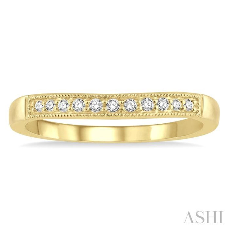 1/10 Ctw Arched Round Cut Diamond Wedding Band in 14K Yellow Gold
