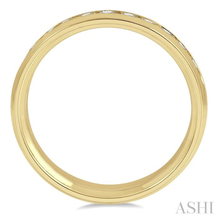 1/2 Ctw Niched Center Round Cut Diamond Men's Wedding Band in 14K Yellow Gold