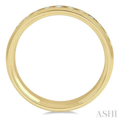 1/2 Ctw Niched Center Round Cut Diamond Men's Wedding Band in 14K Yellow Gold