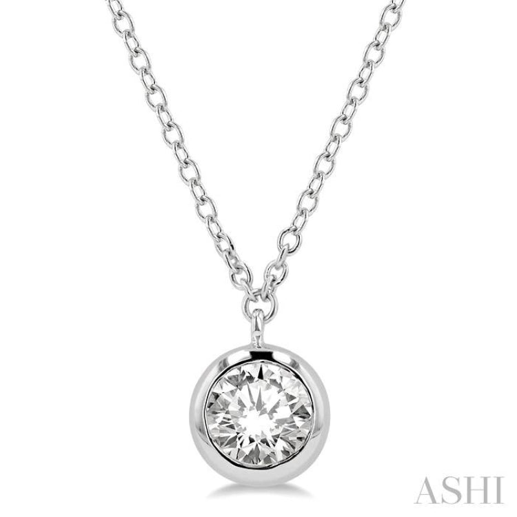1/2 Ctw Round Cut Diamond Pendant With Chain in 14K White Gold