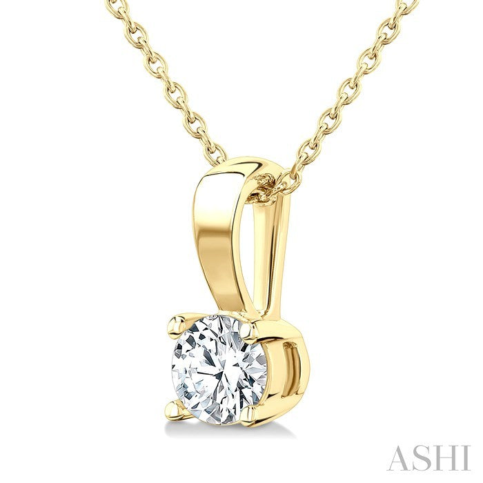 1/2 Ctw Prong Set Round Cut Diamond Solitaire Pendant With Chain in 14K Yellow Gold