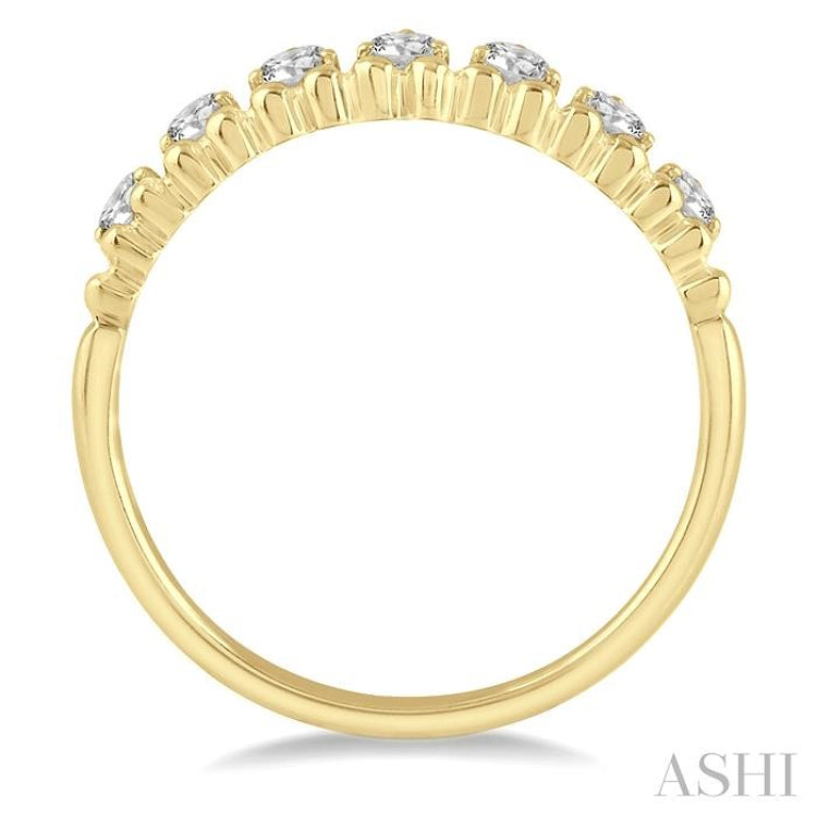 1/3 Ctw Lined Circular Mount Round Cut Diamond Fashion Stackable Band in 14K Yellow Gold