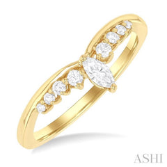 1/4 Ctw Marquise and Round Cut Diamond Chevron Ring in 14K Yellow Gold