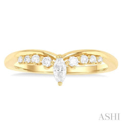 1/4 Ctw Marquise and Round Cut Diamond Chevron Ring in 14K Yellow Gold