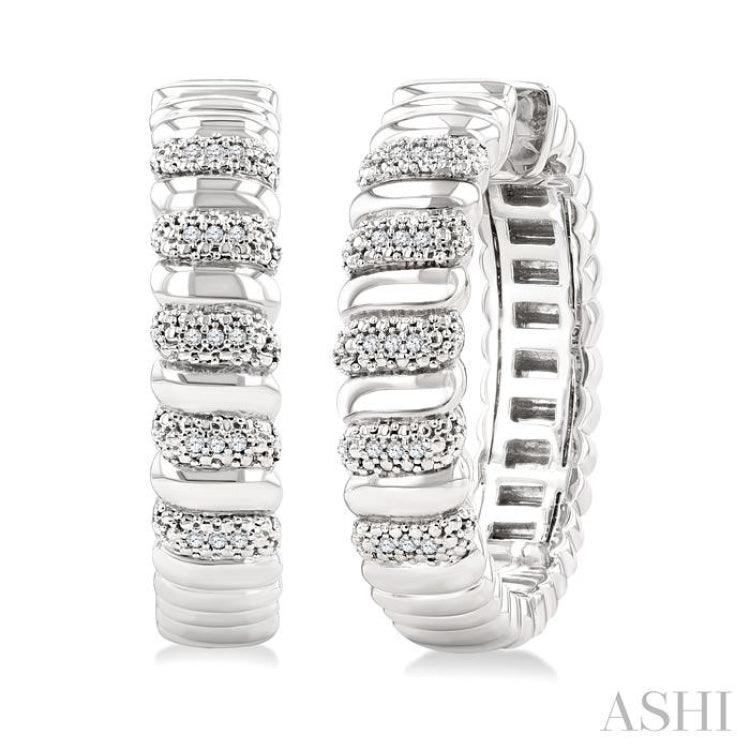 1/10 Ctw Bold Wide Ribbed Round Cut Diamond Pirouette Fashion Earrings in Sterling Silver
