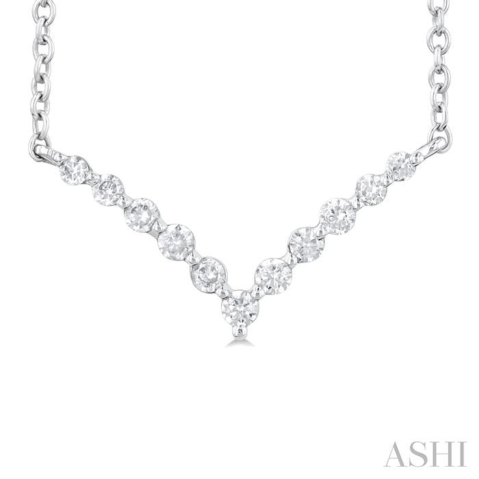 1/8 Ctw Chevron Round Cut Diamond Petite Necklace in 14K White Gold